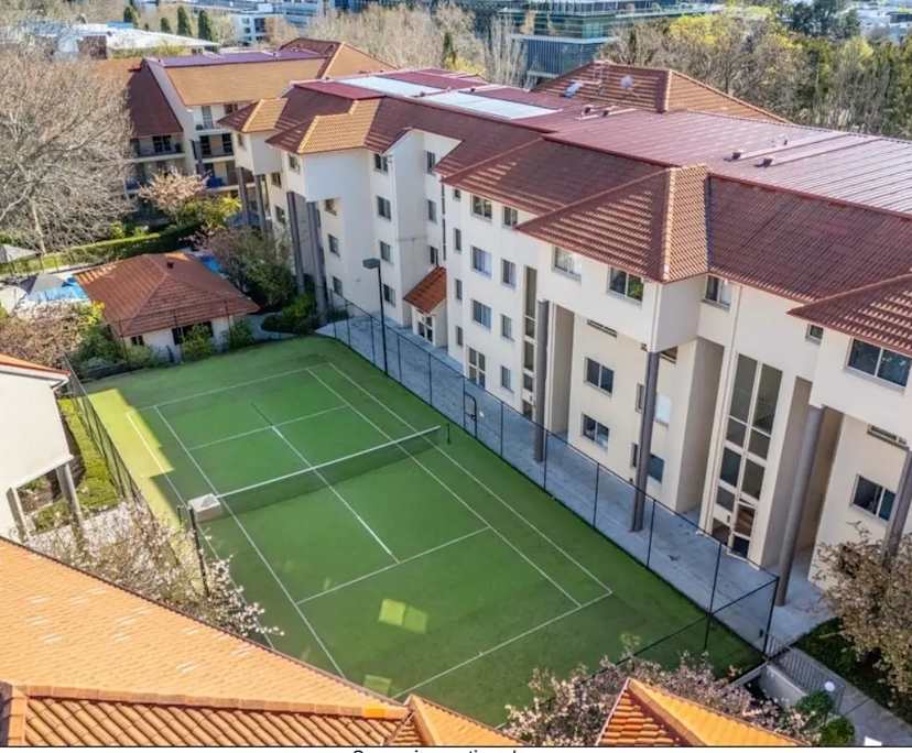 Furnished room with ensuite in a flatshare