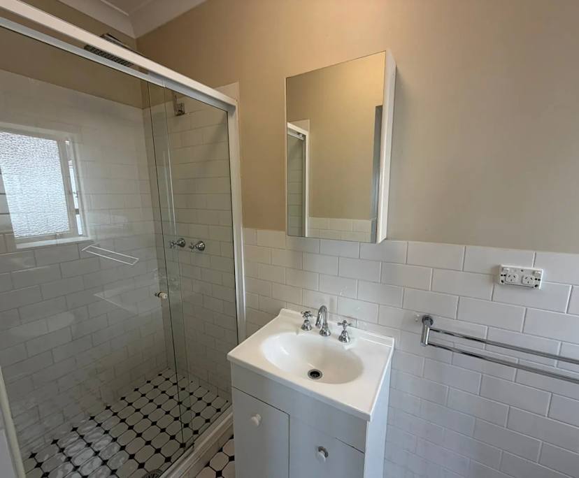 Whole property with 4 rooms for rent