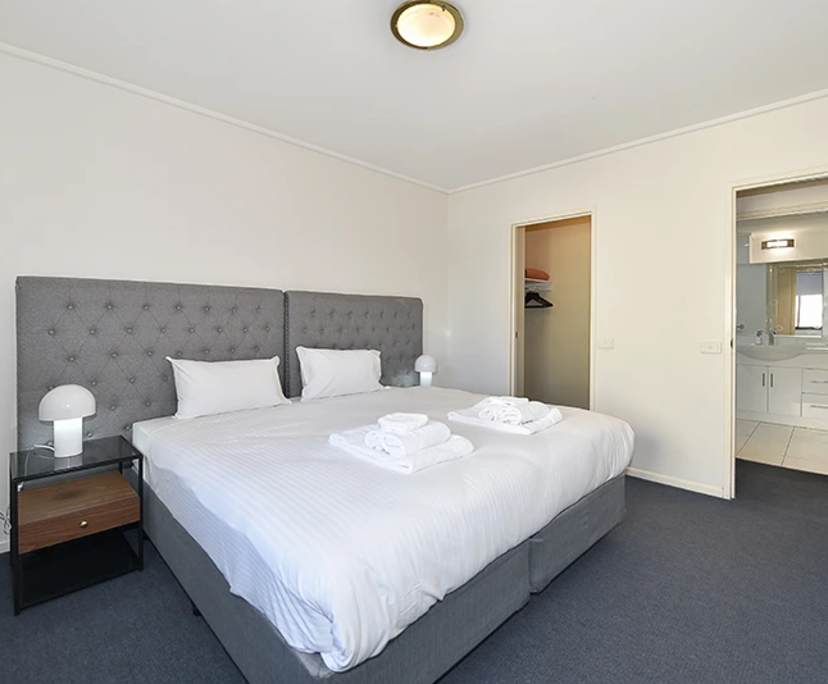 $980, Whole-property, 2 bathrooms, Melbourne VIC 3000