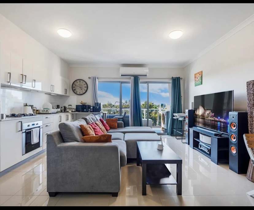 Furnished room in a flatshare