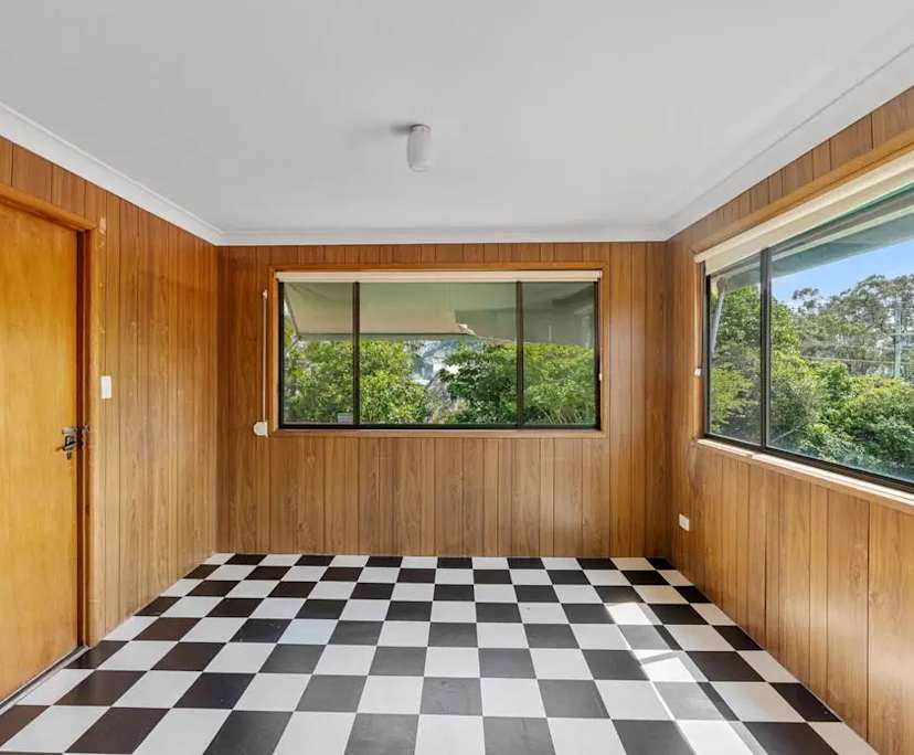 $350, Whole-property, 5 bathrooms, Southport QLD 4215