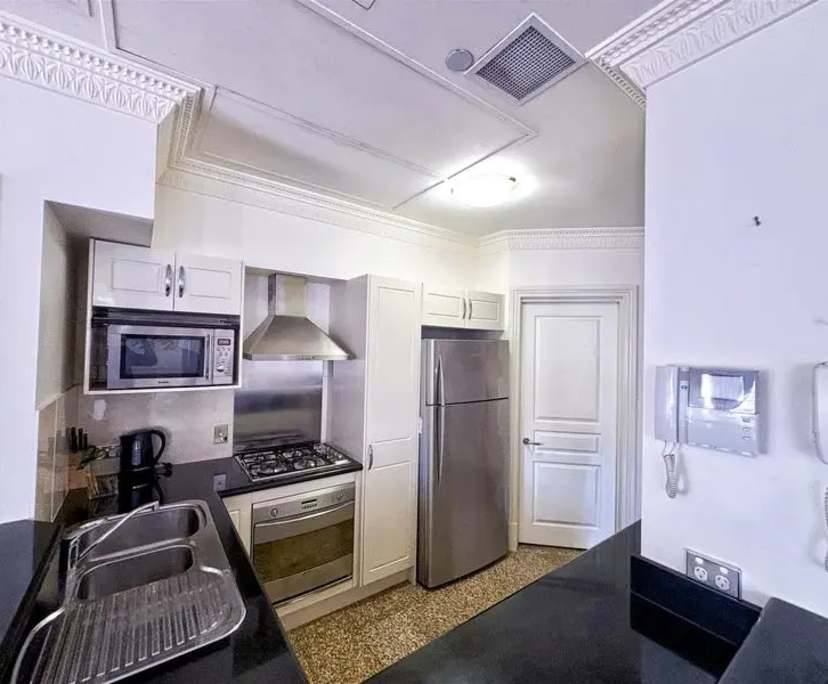 Furnished room with ensuite in a flatshare