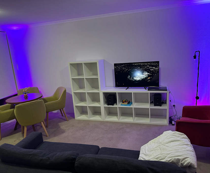 Unfurnished room in a flatshare