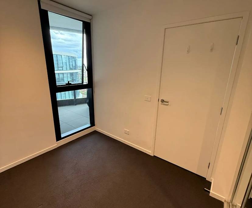 Furnished room with ensuite in a flatshare