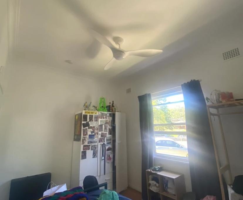 Room in a share house