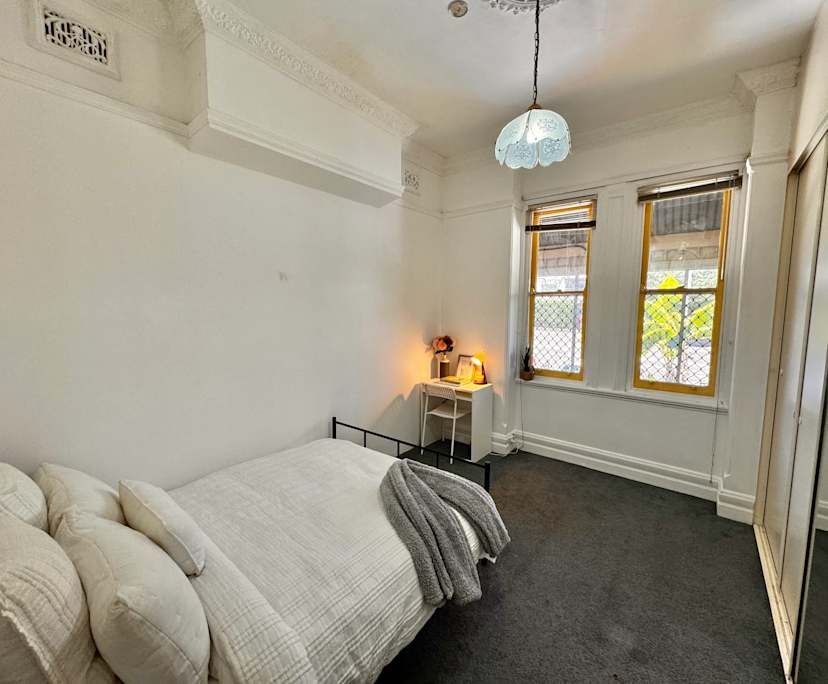 Furnished room in a flatshare