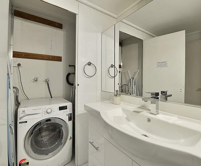 $1,025, Whole-property, 2 bathrooms, Melbourne VIC 3000