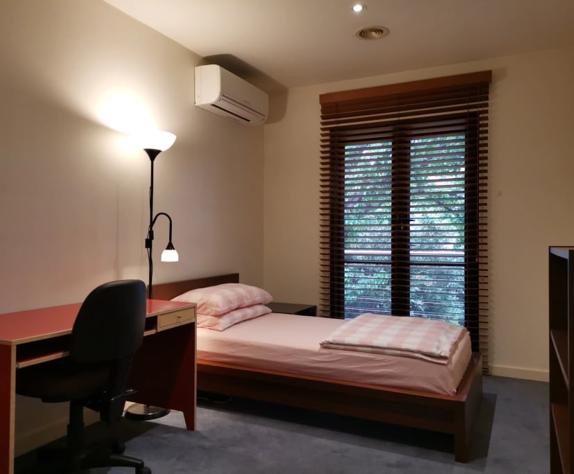 Furnished room in a flatshare