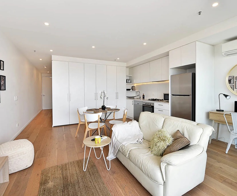 $770, 1-bed, 1 bathroom, St Kilda VIC 3182