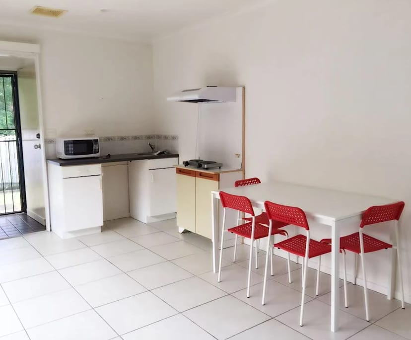 $280, Granny-flat, 1 bathroom, Macgregor QLD 4109