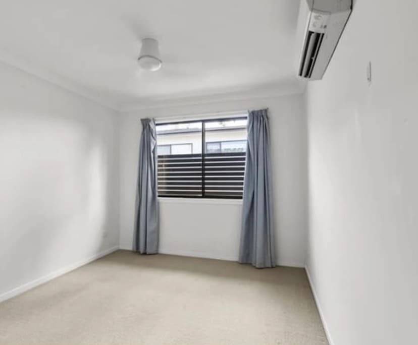 Unfurnished room in a flatshare