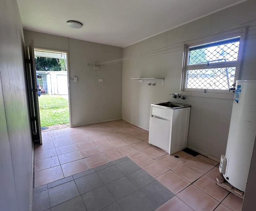 Whole property with 4 rooms for rent