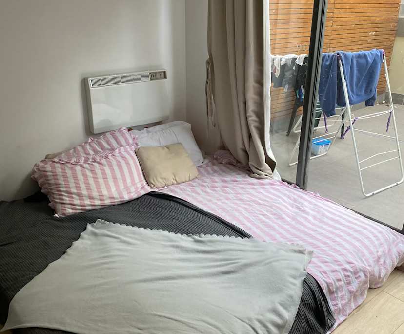 Furnished room in a flatshare