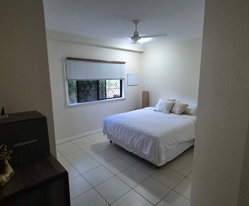 $300, Homestay, 3 bathrooms, Yorkeys Knob QLD 4878