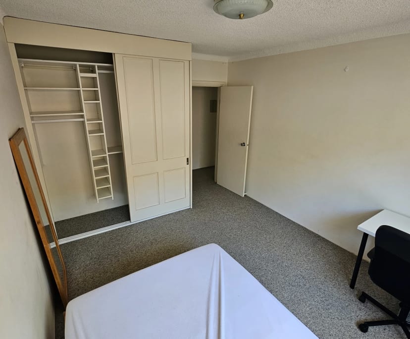 Furnished room in a flatshare