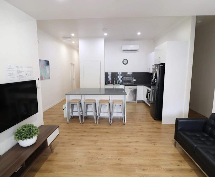 $300, Share-house, 6 bathrooms, Saint Lucia QLD 4067