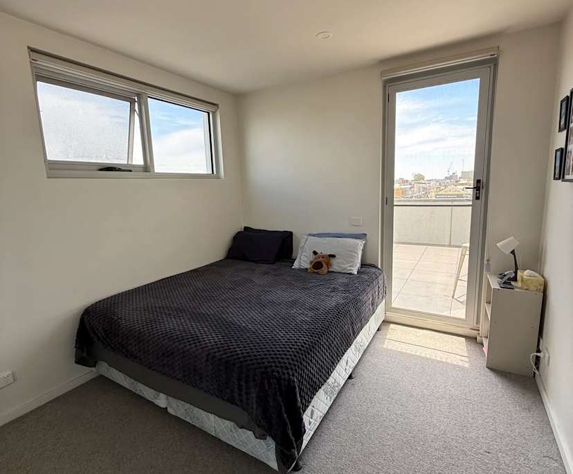 Furnished room with ensuite in a flatshare