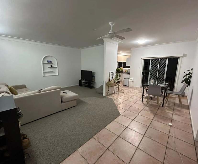 $350, Share-house, 3 bathrooms, Palm Beach QLD 4221