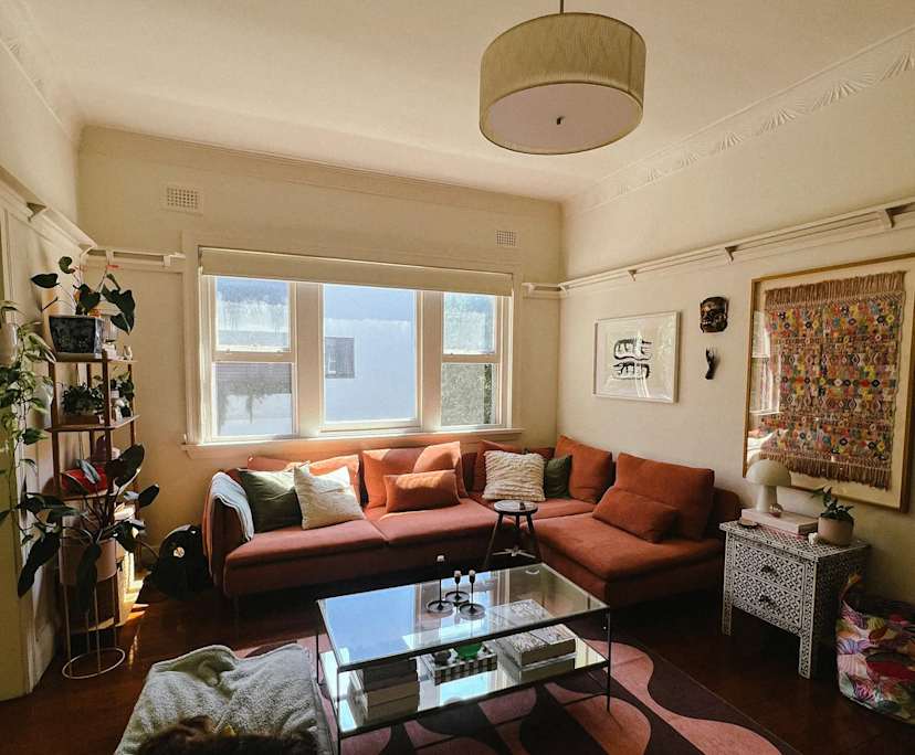 Furnished room in a flatshare