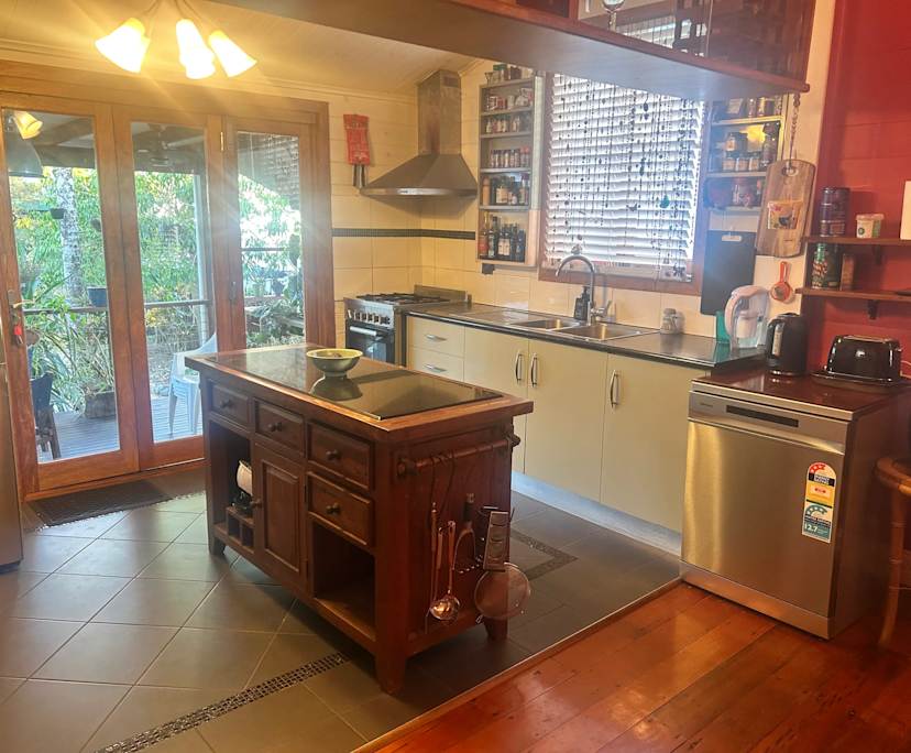 $300, Share-house, 2 bathrooms, Parramatta Park QLD 4870