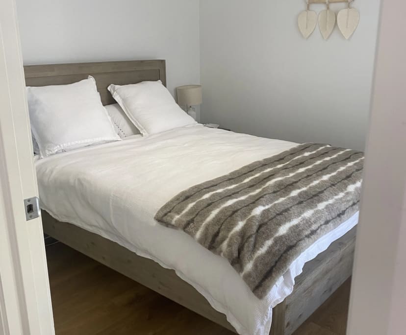 Furnished room in a flatshare