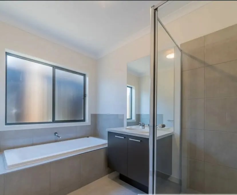 Room for Rent in Botanic Ridge, Melbourne 300, Fl...