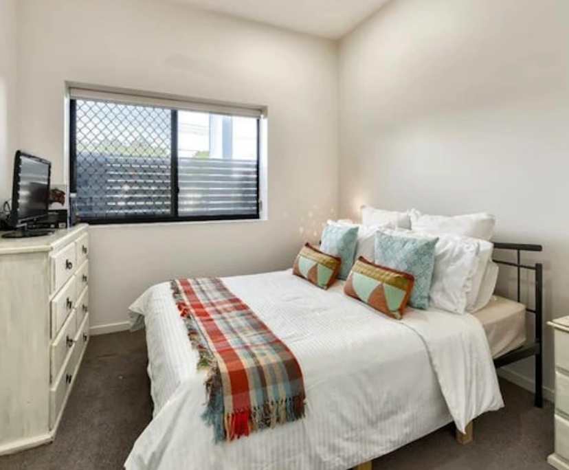 Unfurnished room with own bathroom