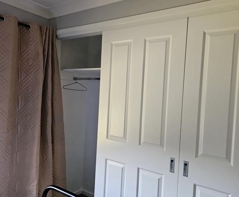 $210, Student-accommodation, 4 bathrooms, Lake Albert NSW 2650