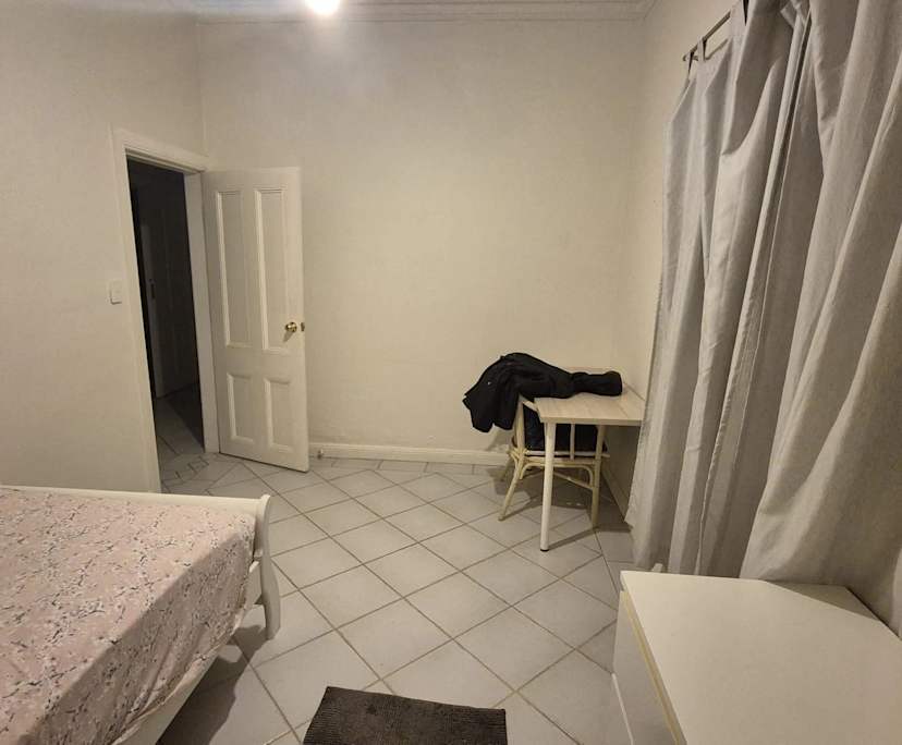 Room in a share house