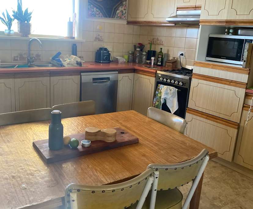 $275, Homestay, 4 bathrooms, East Albury NSW 2640