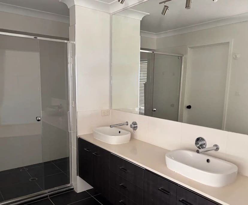 $480, Share-house, 5 bathrooms, Robertson QLD 4109