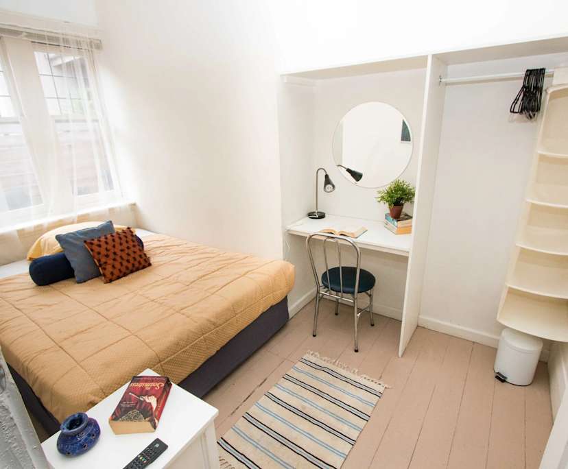 $350, Share-house, 6 bathrooms, Saint Kilda VIC 3182