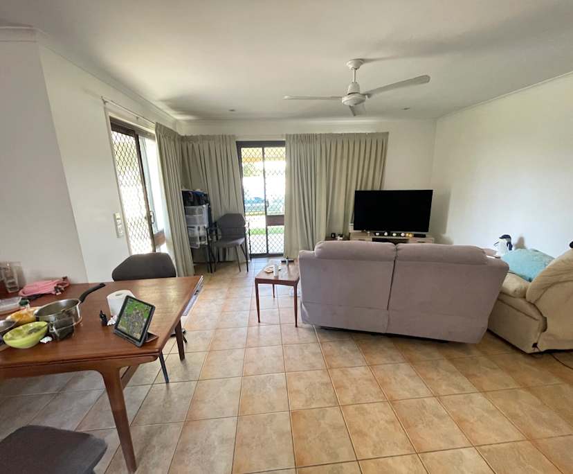 Furnished room in a flatshare