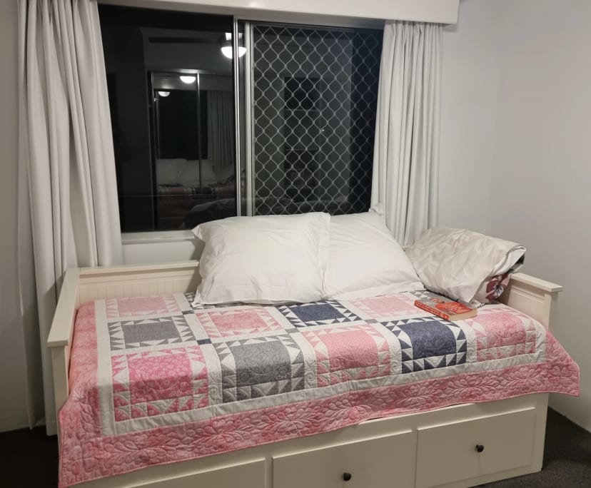 Furnished room in a flatshare