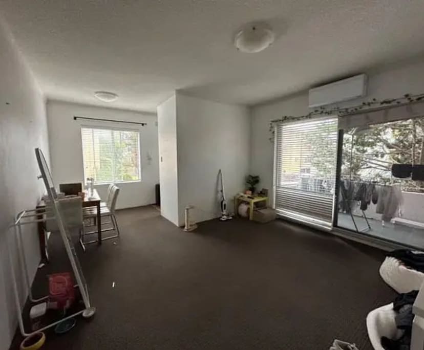 Furnished room in a flatshare