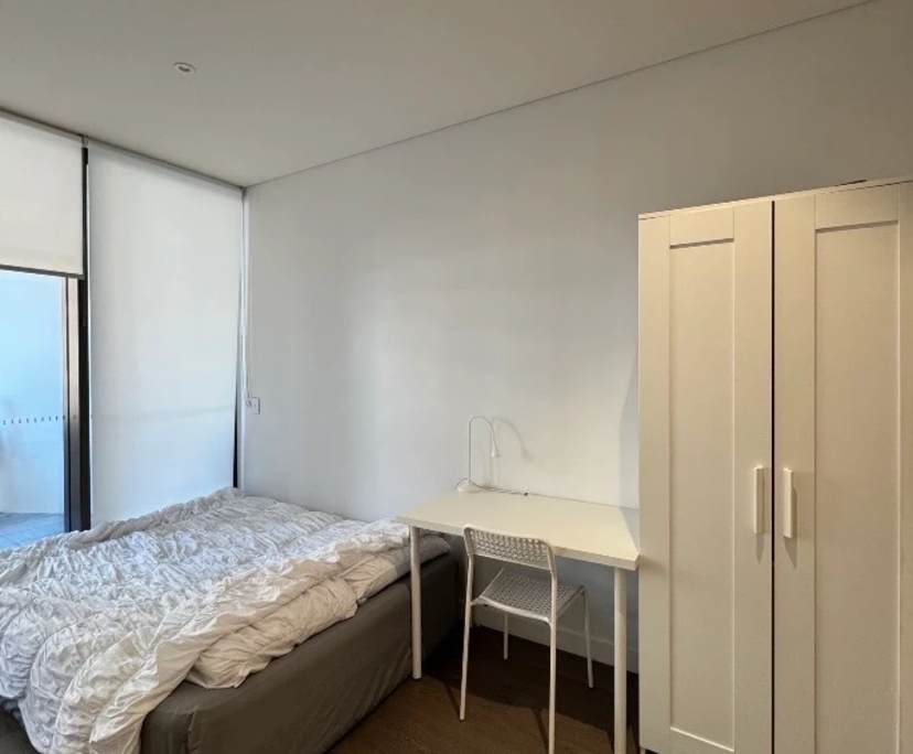 Furnished room in a flatshare