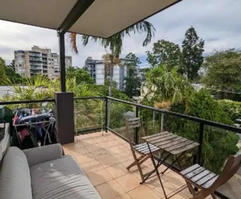 $240, Flatshare, 3 bathrooms, Saint Lucia QLD 4067