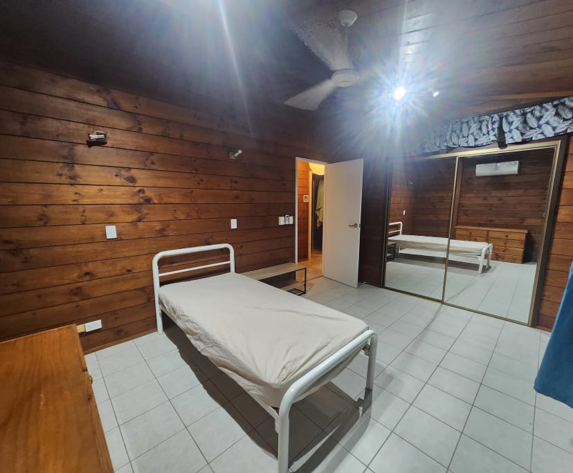 Room in a share house