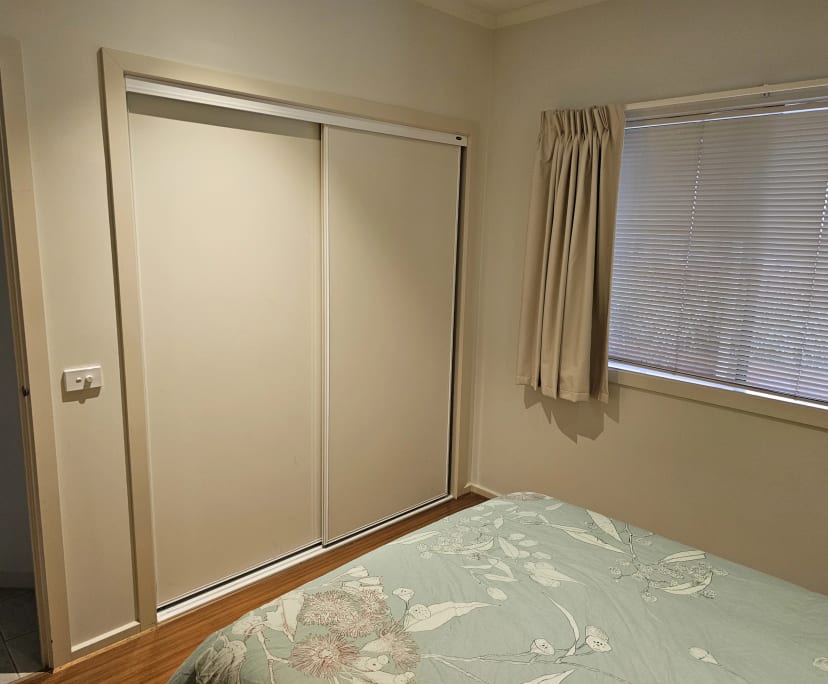 $215, Share-house, 3 bathrooms, Taylors Hill VIC 3037