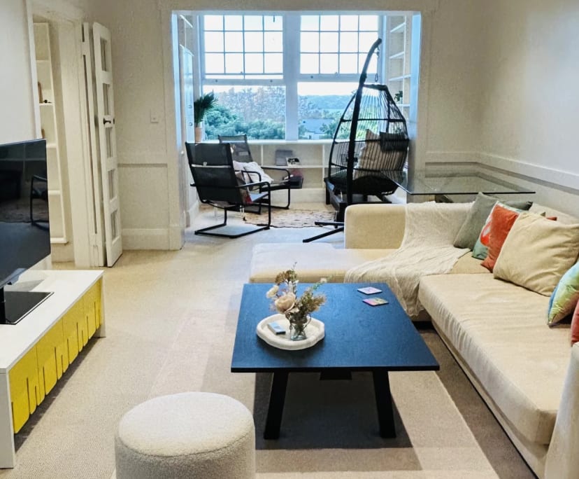 Furnished room in a flatshare