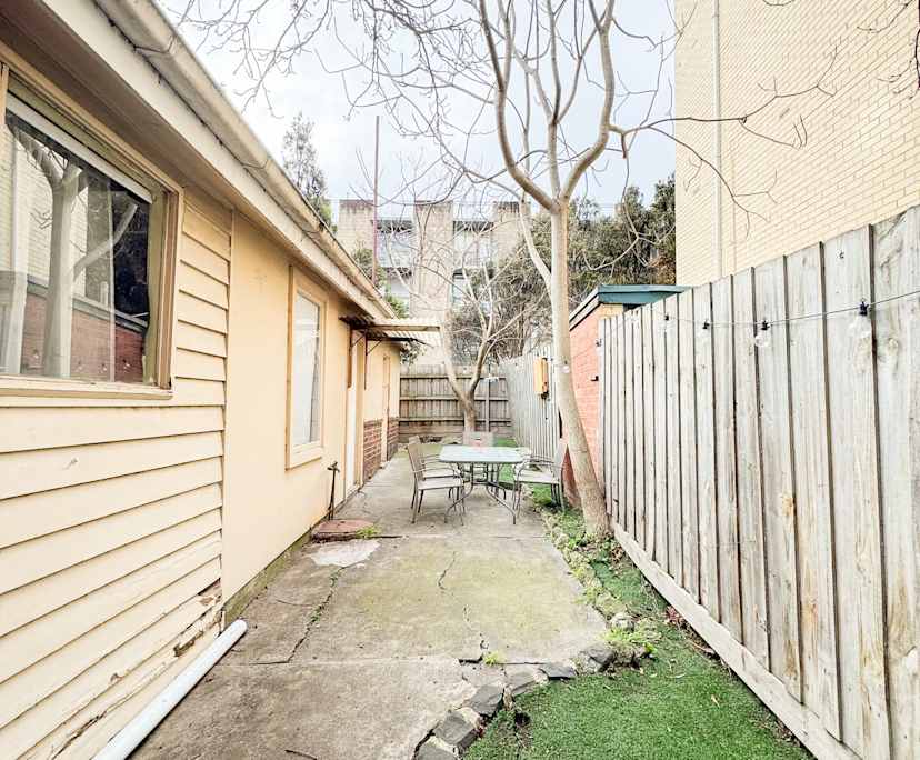 $300, Share-house, 6 bathrooms, St Kilda VIC 3182