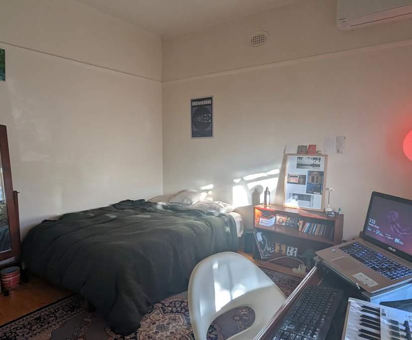 Room in a share house