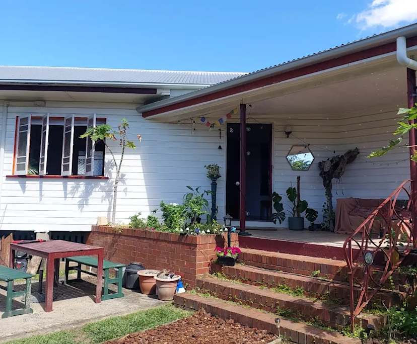 Whole property with 4 rooms for rent