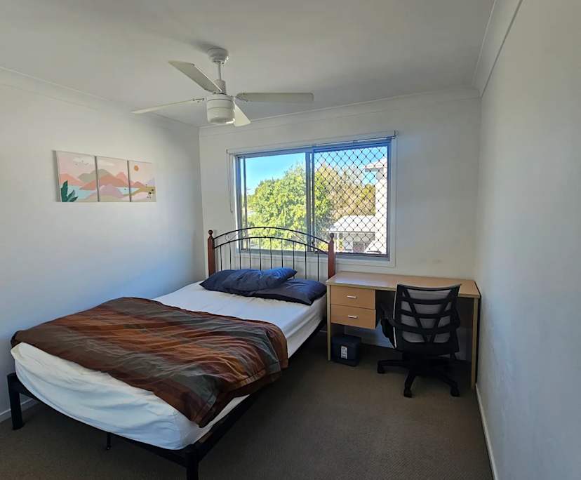 Furnished room in a flatshare