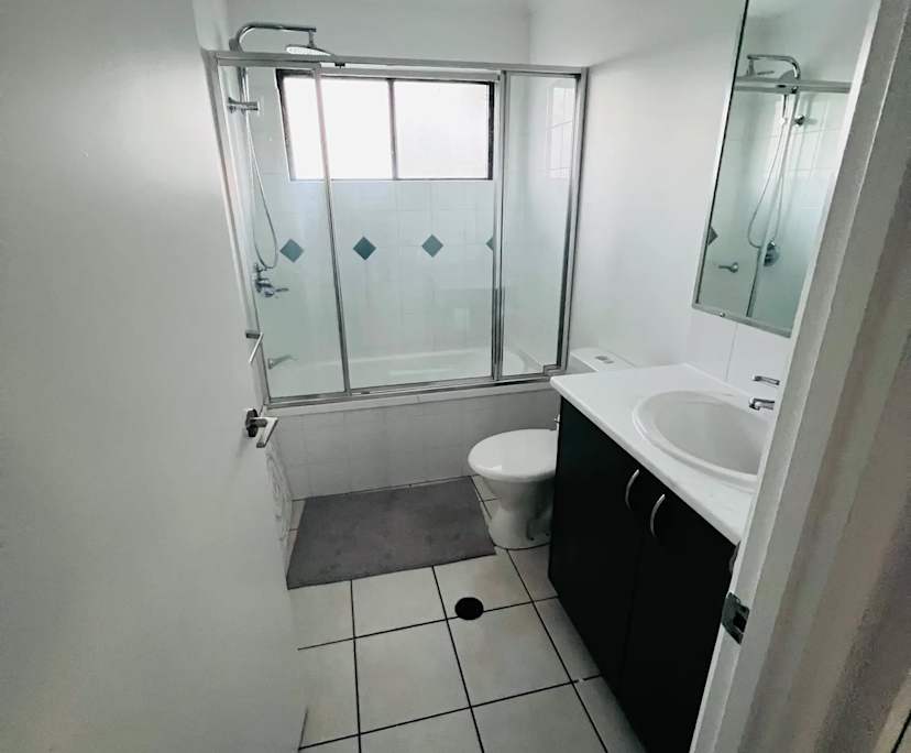 $300, Flatshare, 3 bathrooms, Meadowbrook QLD 4131