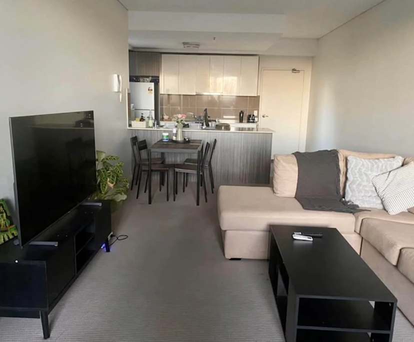 Unfurnished room in a flatshare