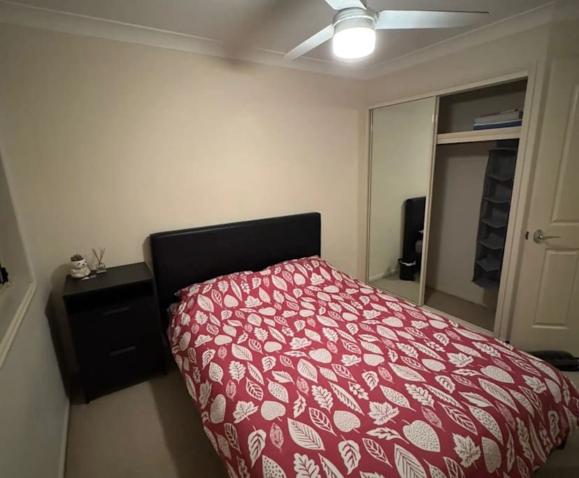 Furnished room in a flatshare