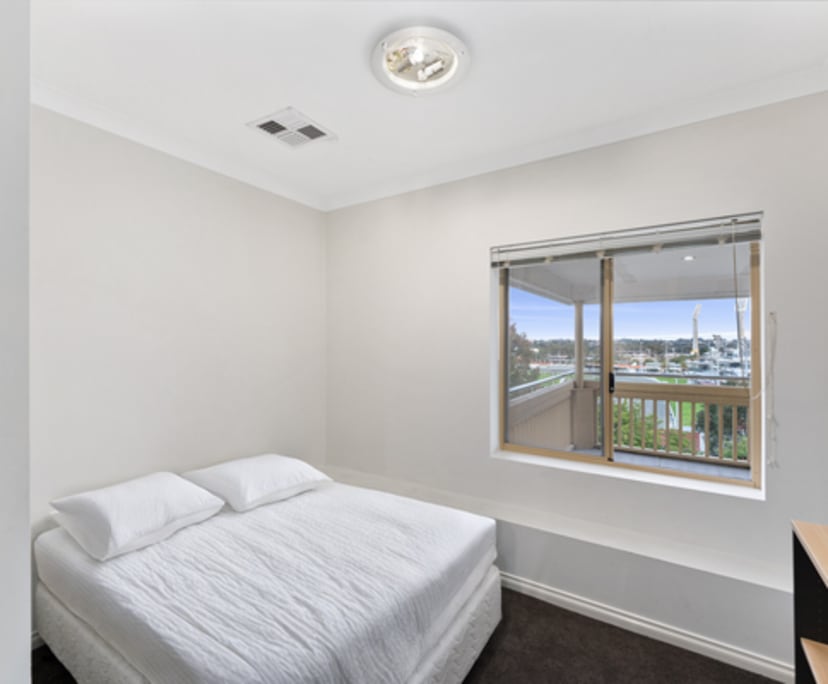 Furnished room in a flatshare