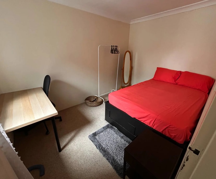 Furnished room in a flatshare