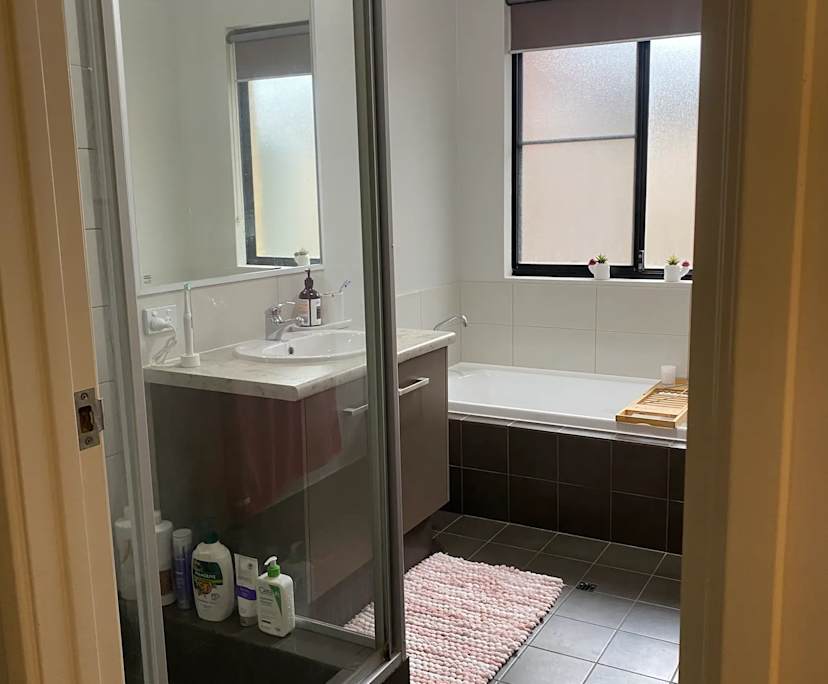 Unfurnished room in a share house